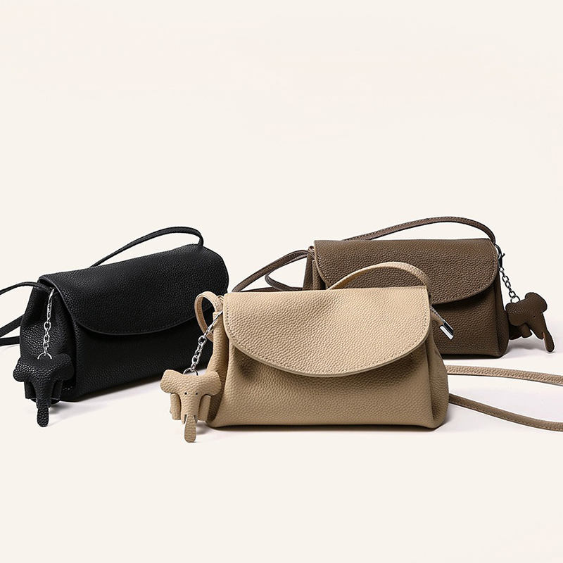 Elevate Your Look with this Head Layer Soft Cowhide One-Shoulder Crossbody Bag