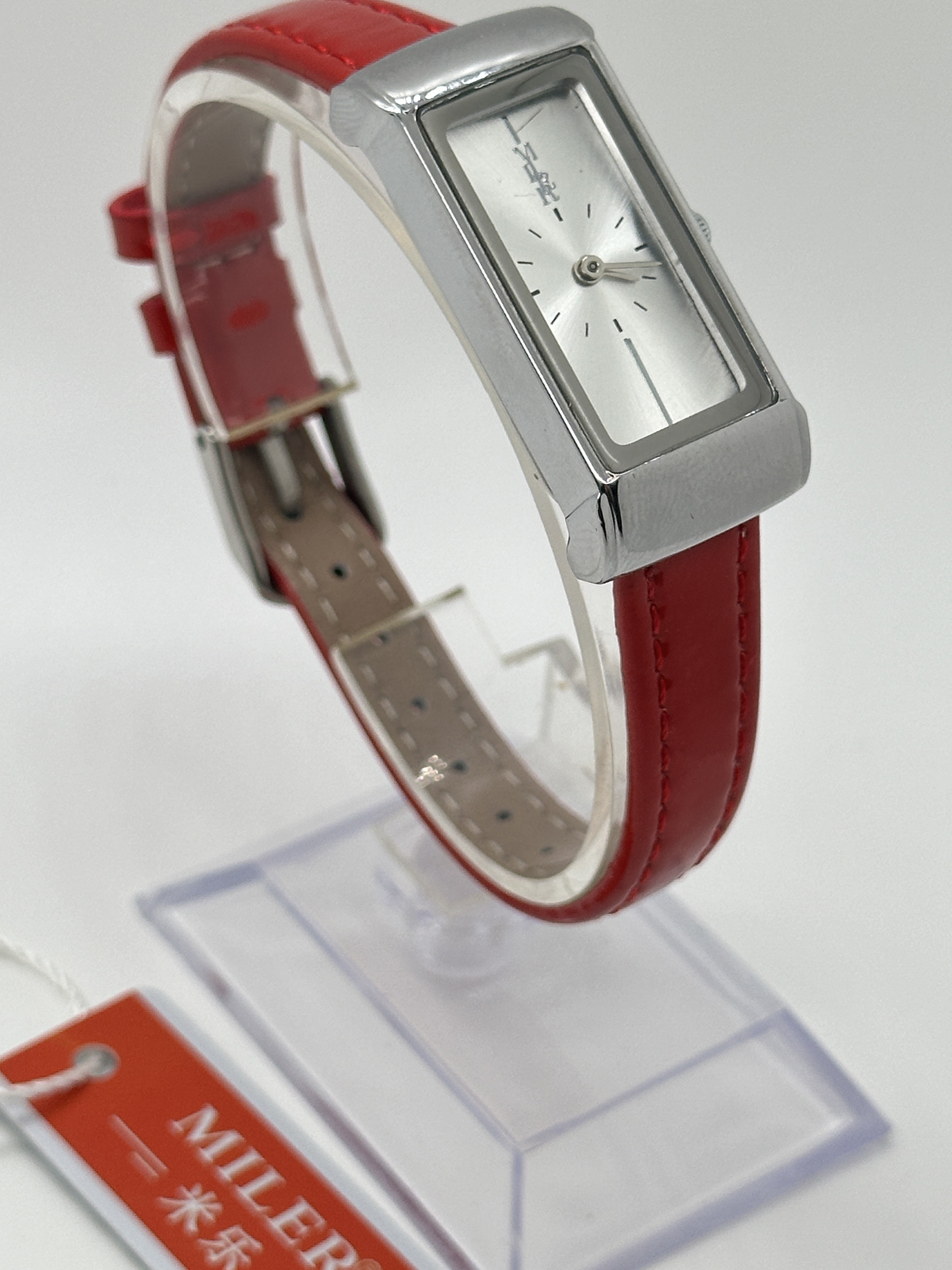 Classic Engraved Leather Strap Quartz Watch 30 Meters Water Resistance