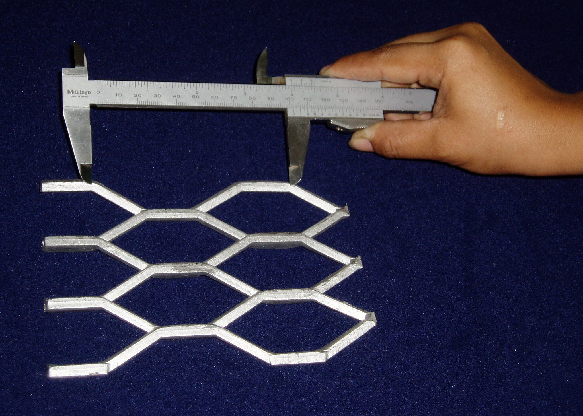 Perforated Raised Or Flattened Expanded Metal Sheet 0.5-5CM Dia