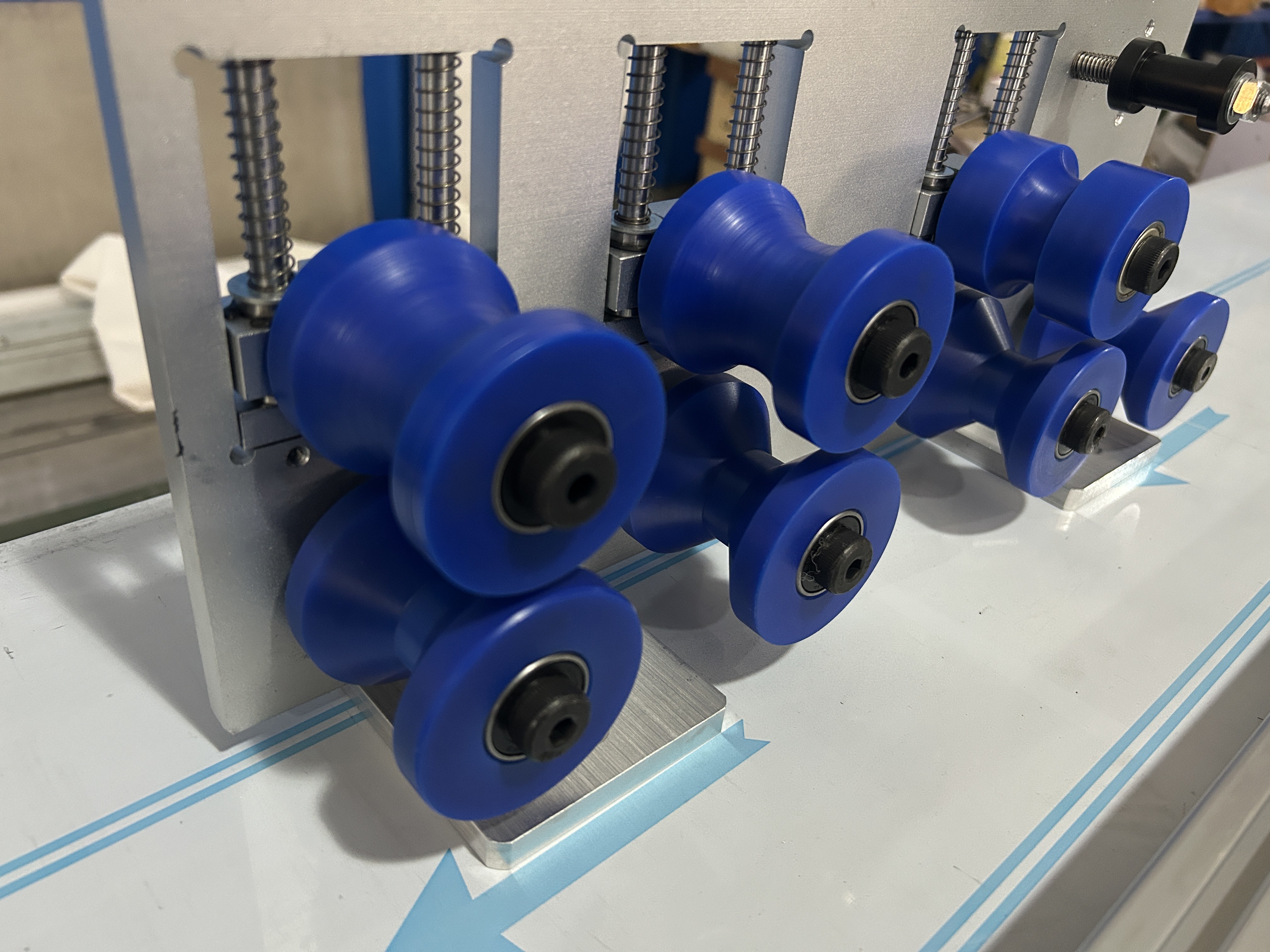 Manual Fabric Roll Machine Tape Sticking Machine Fast And Straight Tape Sticking Differ
