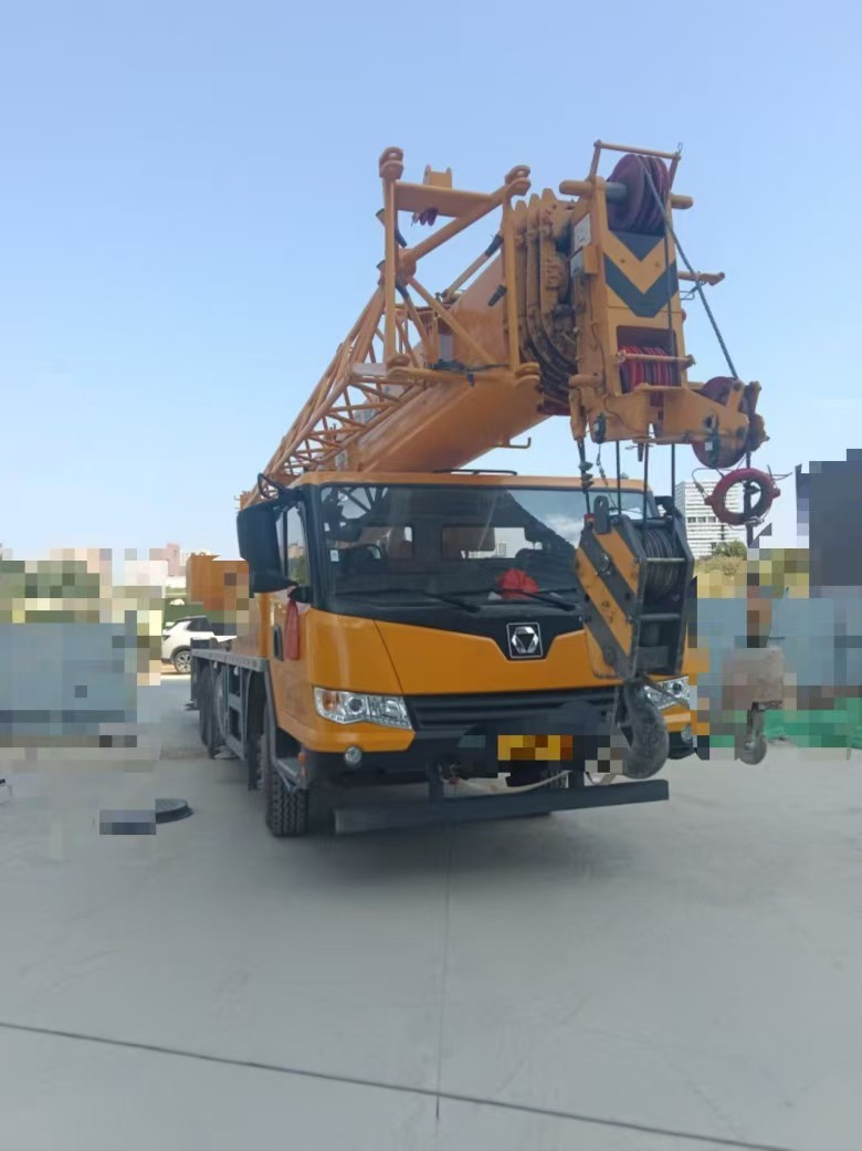 2024 Used XC MG Mobile Truck Crane 25 Tons, Crane Jib Length 41 Meters