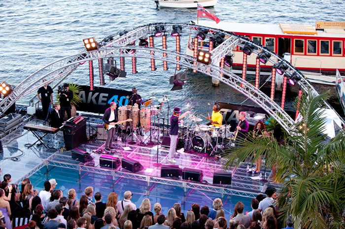 3 Level Adjustable Height Arclic Glass Portable Movable Stage Platform 400KG Loading Capacity 4 X 4ft