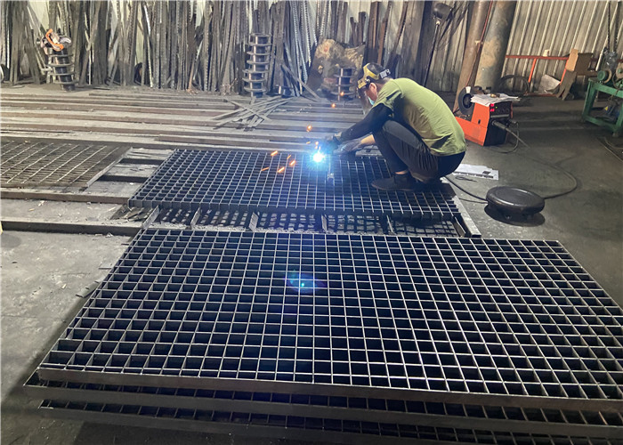 Low Carbon Steel Plain / Serrated Type 0.8mm Steel Walkway Grating For Building