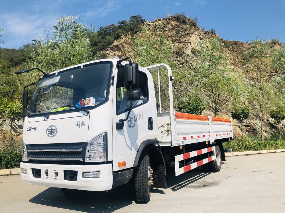 4x2 Light Flatbed Lorry Cargo Truck with Manual Window and Column Plate Cargo Tank Type