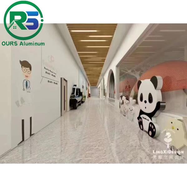 Environmental Friendly Linear Suspended Metal Ceiling 0.9mm White Aluminum
