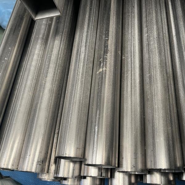 304L Stainless Steel Welded Pipe Length 6m Straight Seam Welded SS304L Tube Building Mateial