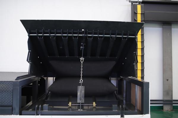 Cheap Low Maintenance Airbag Lifting System , Protecting Environment Loading Dock Leveller for sale