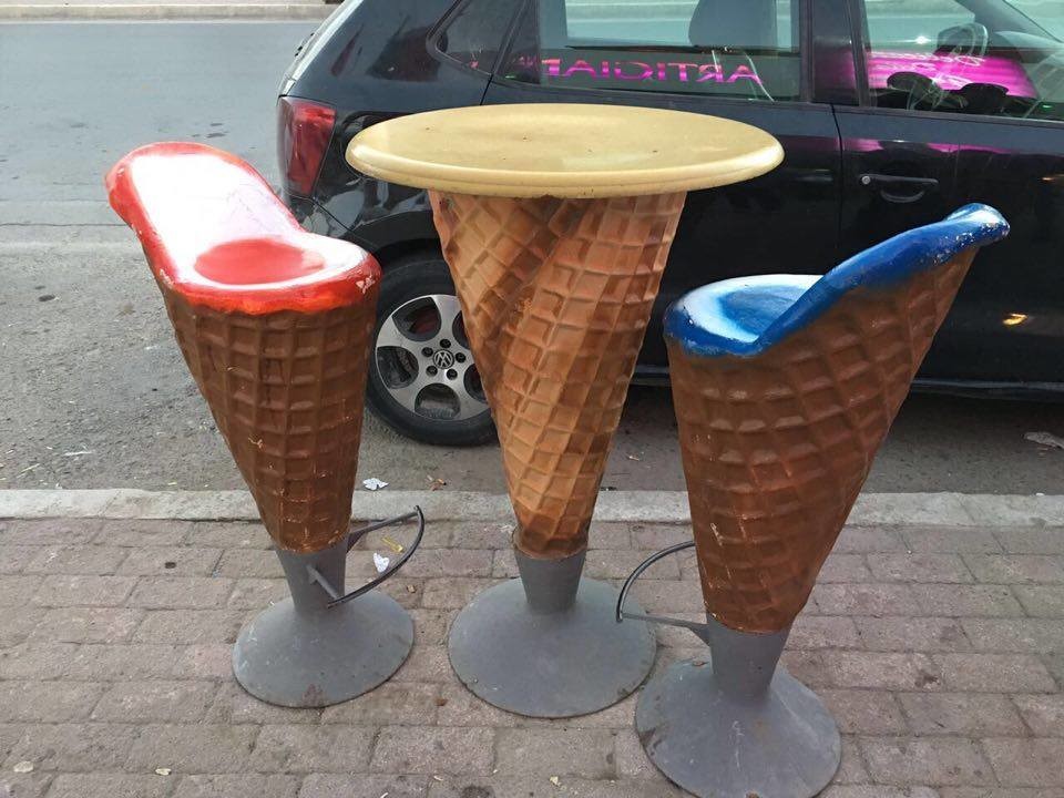 vivid ice cream fiberglass chair as decoration statue in plaza hall or supermarket