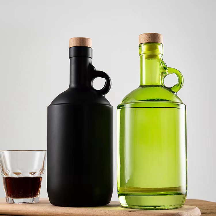 Sturdy Base 750ml Glass Vodka Whiskey Bottle with Handle and Customization Service