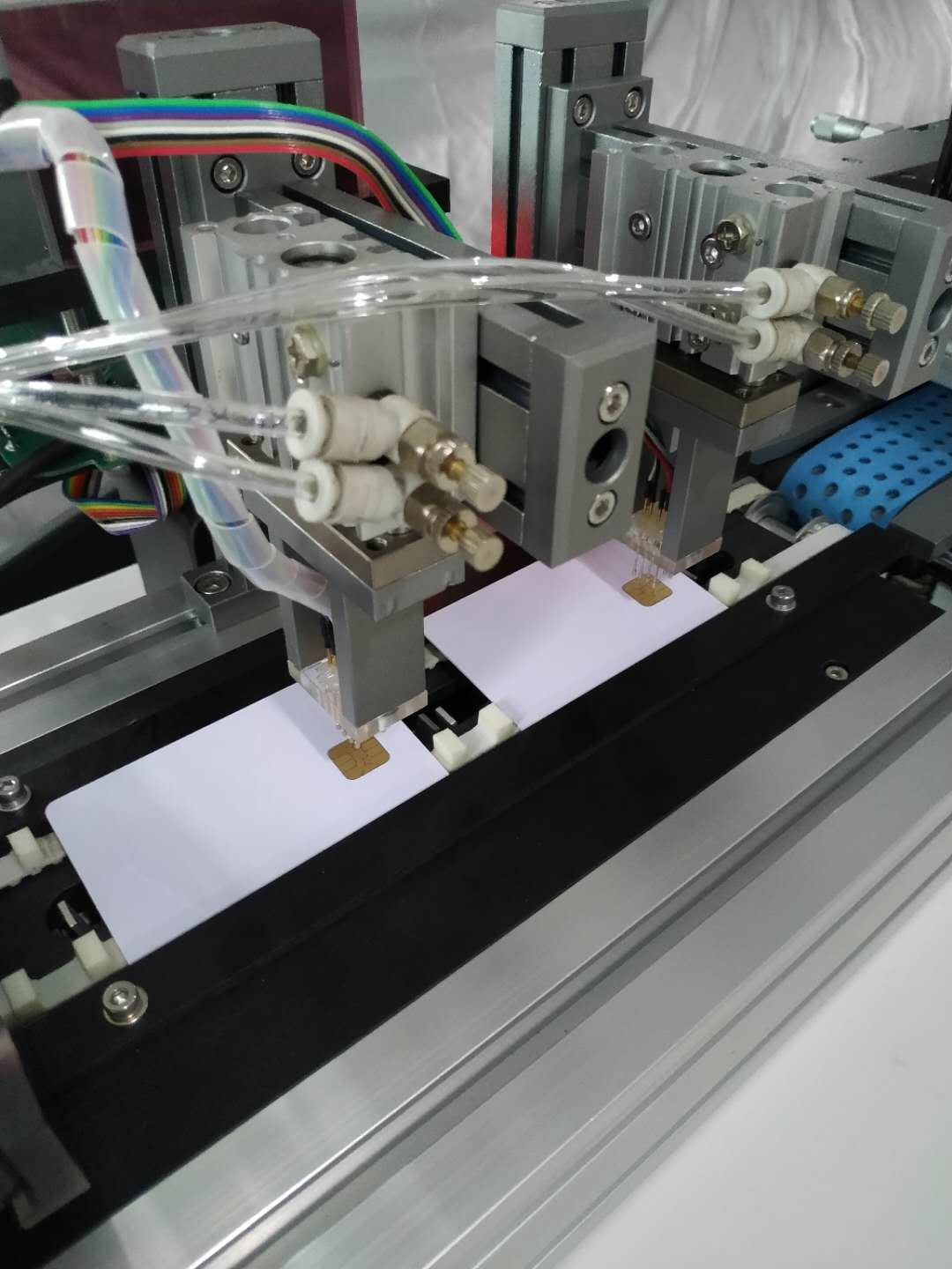 Multicolor CMYK White Black DOD Printing Personalization Machine Scratch Card Labeling Card Issuer