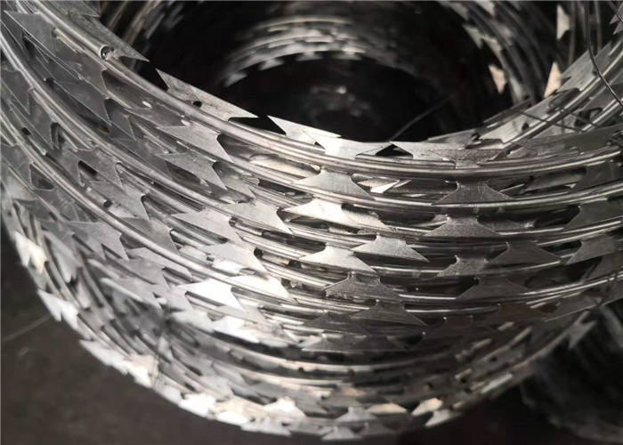 8 Clips BTO-22 300Mm Diameter Razor Wire Concertina