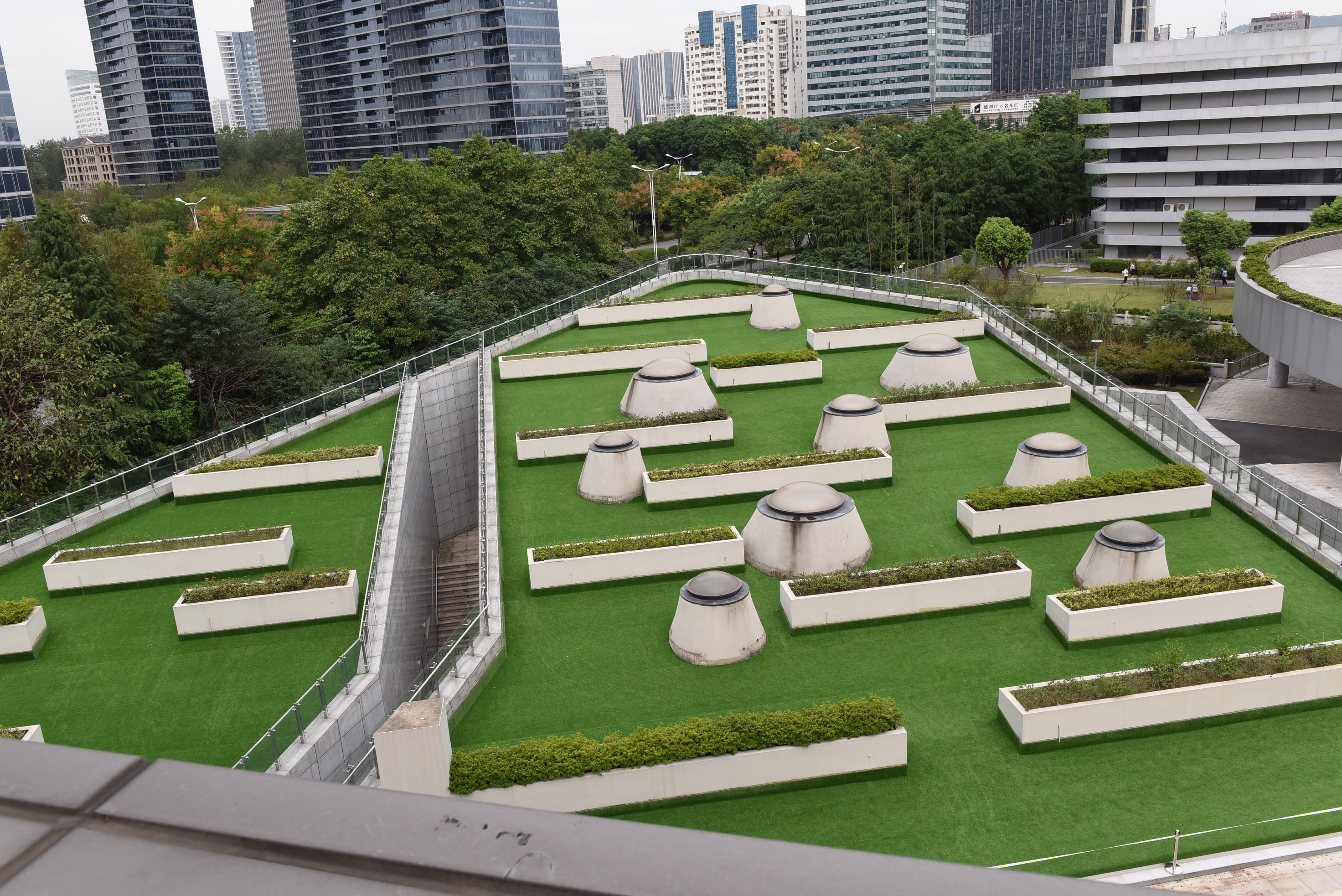 Commercial Garden Artificial Grass PE PP Garden Synthetic Turf 35mm 40mm Artificial Garden Flooring