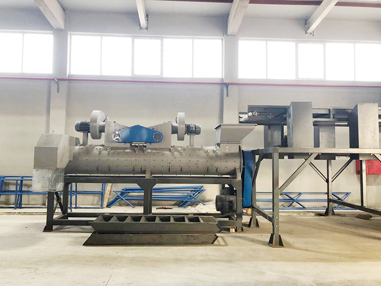 PET Plastic Auxiliary Machinery 500-5000kg/H Bottle Label Remover For Recycling