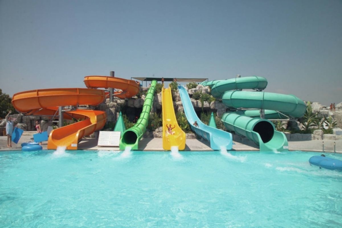 OEM Outdoor Commercial Water Park Swimming Pool Equipment Fiberglass Slide