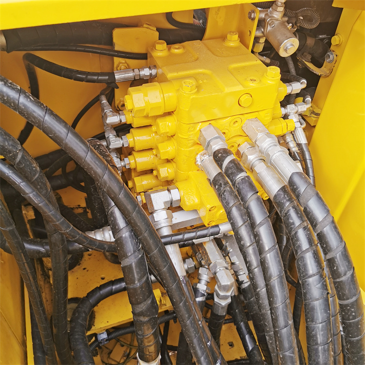 Original Hydraulic Pump Komatsu PC120 Excavator in Japan with 12000 KG Machine Weight