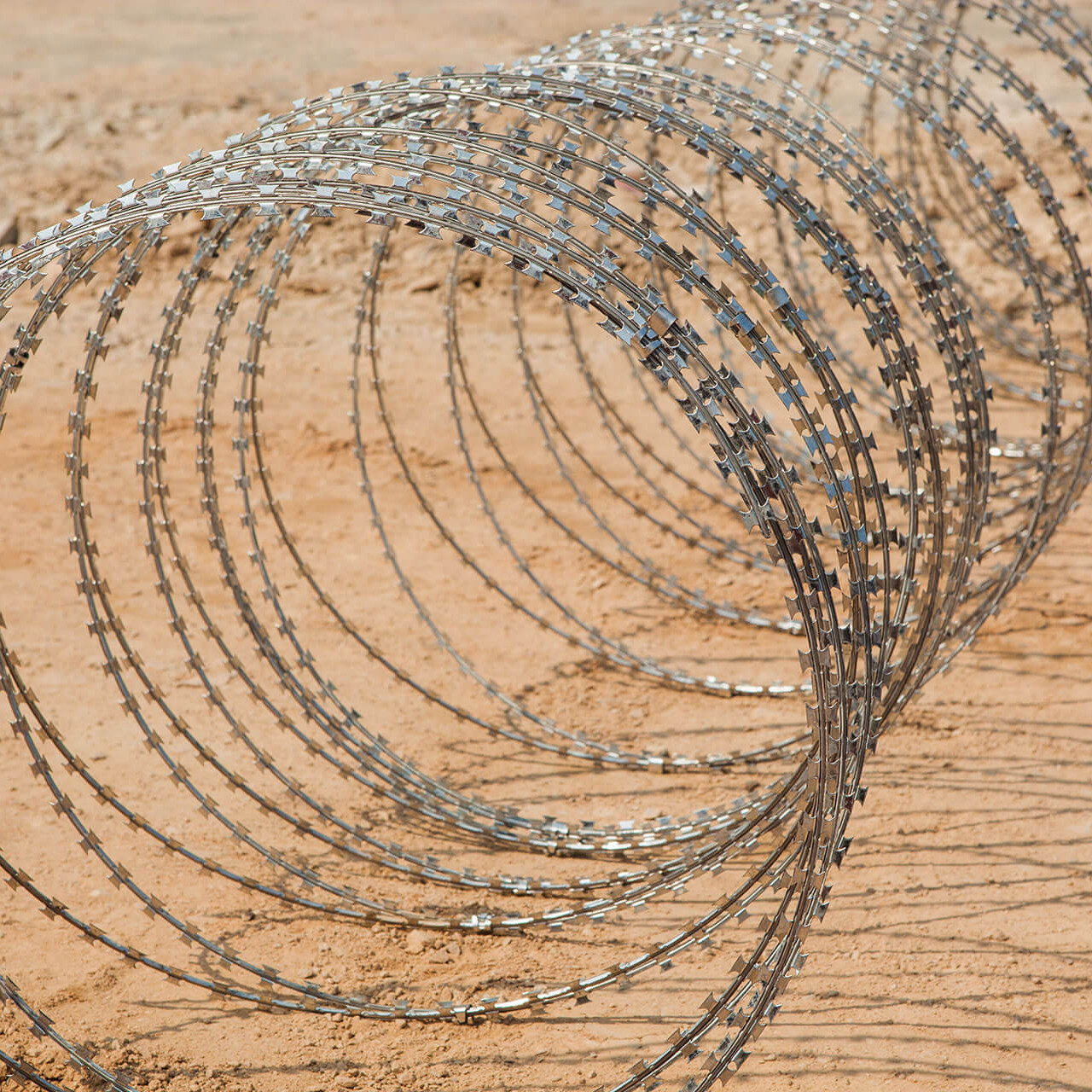 BTO-22 Razor Wire For Explosion Proof Mesh Gabion Containers Anti Impact Hot Dipped Galvanized Defensive Barriers