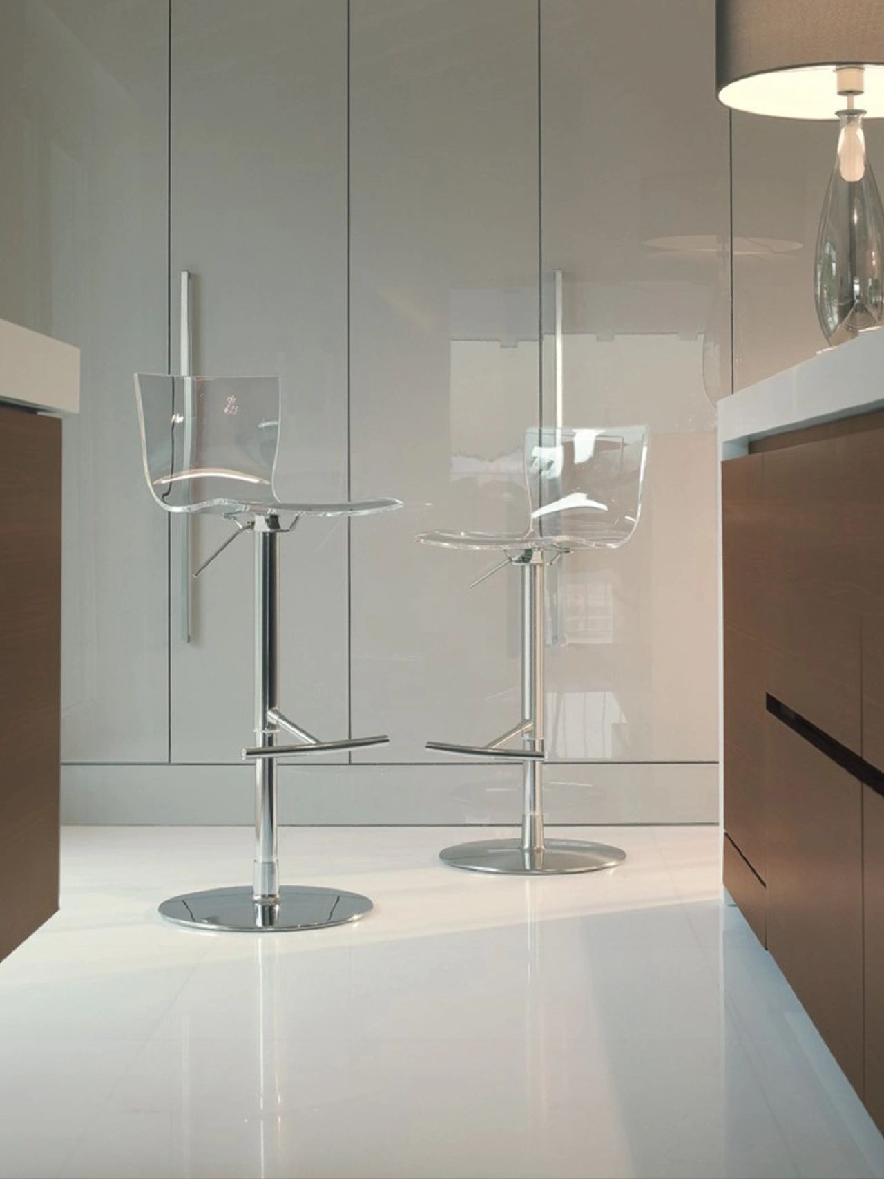 Polishing Hotel Restaurant Furniture Transparent Adjustable Bar Stools
