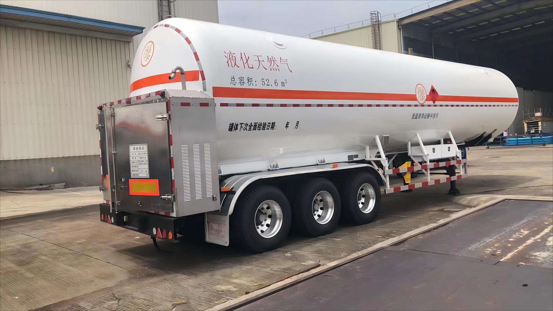 CIMC S30408 Q345R 3 Axles 13200*2540*4000mm total capacity 52.6cbms air suspension Yosts landing leg 50# traction pin LNG Tanker