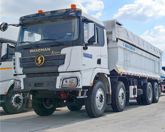 Shacman X3000 Dump Truck 8x4 12 Wheels 420 HP With Load-Bearing Capacity