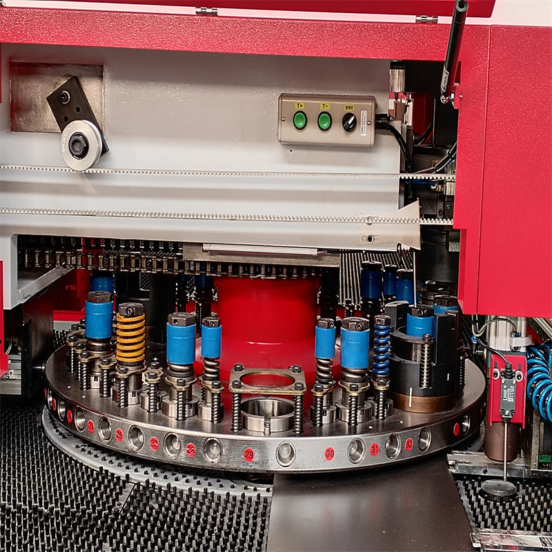 6.0mm Thickness CNC Turret Punching Machine 300KN CNC Sheet Metal Punching Machine