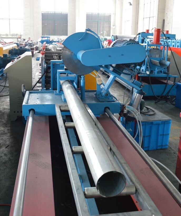 1.5mm Thick Cold Steel Seamless Roundpipe Roll Forming Machine High Speed Control Flying Saw Cutting