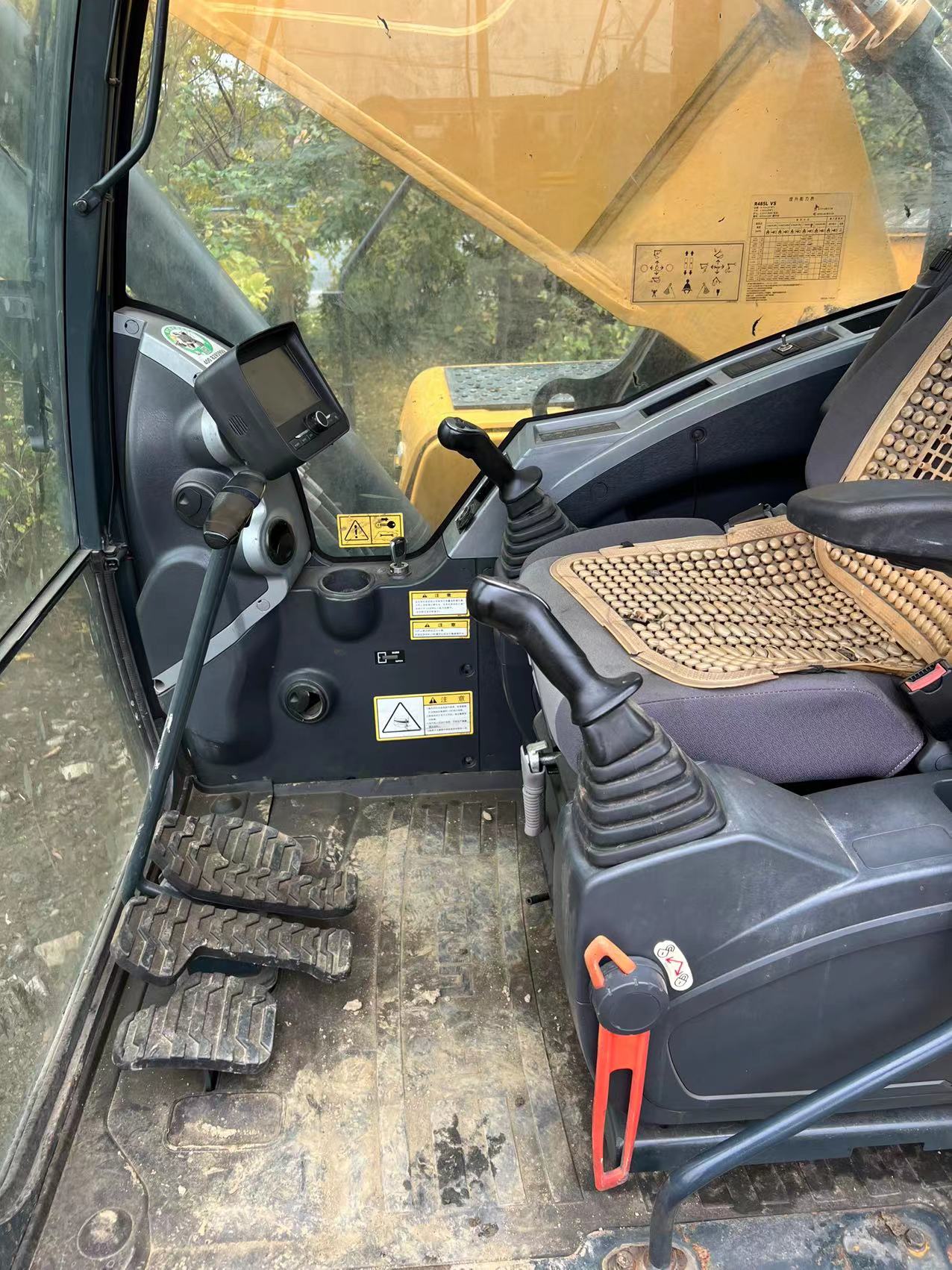 Used Hyundai 485-9T Excavator in Shanghai with 2.5 m3 Bucket Capacity and Cummins Engine