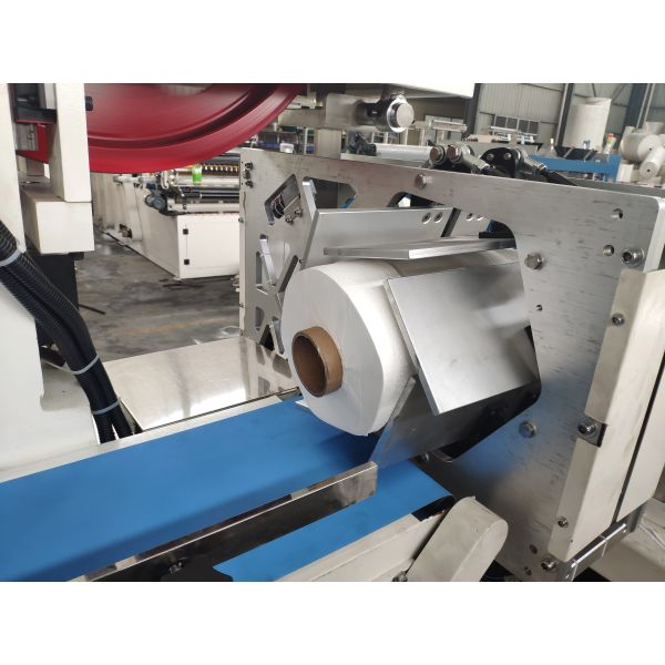 Automatic High speed White Maxi Roll Toilet Paper Cutting Machine 2.7t 15kw