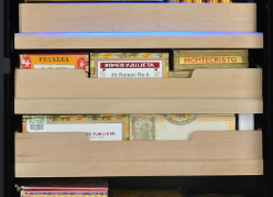 Compact Cigar Humidor Cabinet Customized Color High Efficient Evaporator