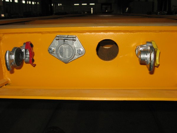 details of skeleton trailer whatsapp + 86 18030256101