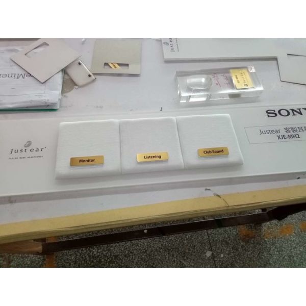 Stainless Steel / Acrylic Visual Merchandising Displays Golden for Retail Store