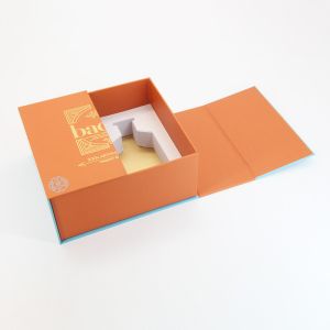 Printed Cardboard Paper Packaging Boxes Gifts Magnetic Rigid Varnishing