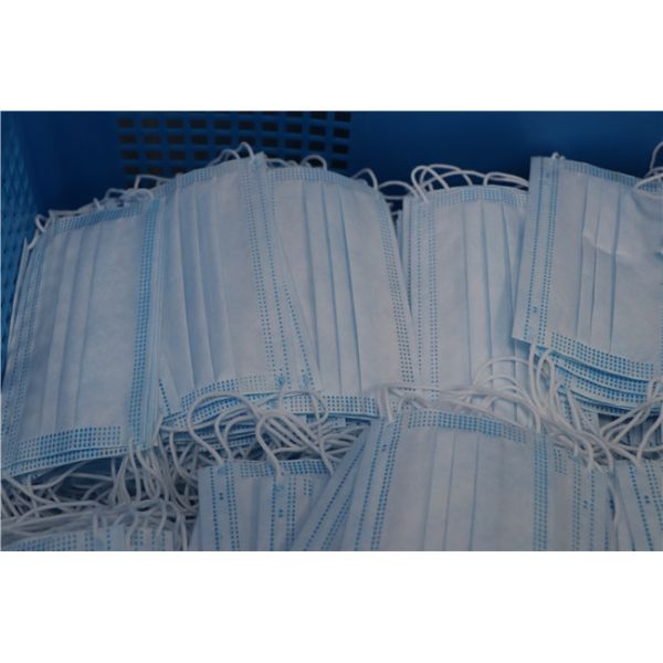 Good quality 3 layer Mouth Mask disposable Nose Mask Regular Audlt Size Blue Outside