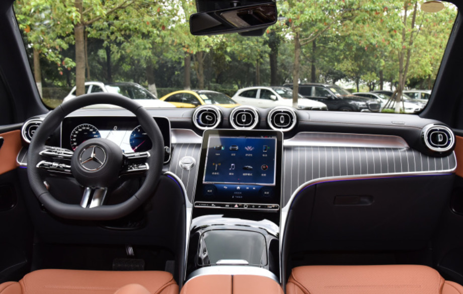 Mercedes-Benz GLC Restyled 2 GLC 260L 4MATIC Luxury Version 5 Door 5 Seats SUV