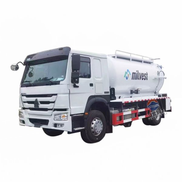 Cheap SINOTRUCK 14000   Liters  Sewage Suction Truck With 226 hp      High-pressure Cleaning Truck for sale