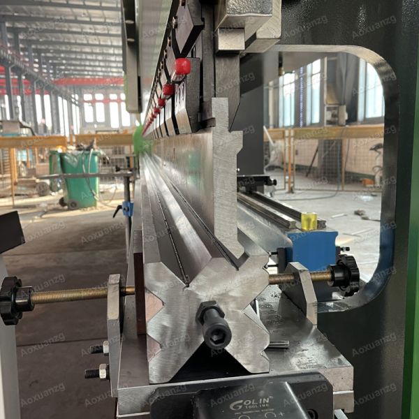 Heavy Duty 200T Hydraulic Press Brake 6000MM CNC Bending Machine With TP10S Servo Control