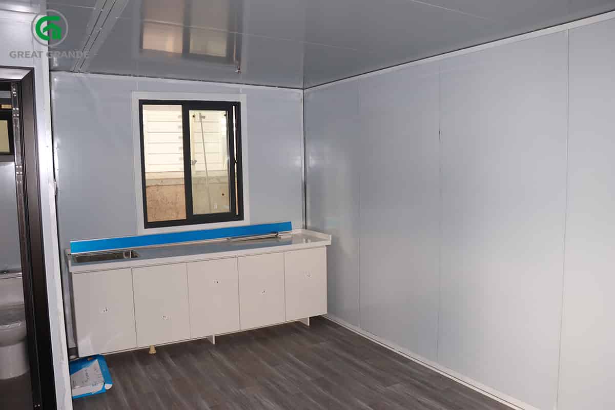 Grande expandable house feature