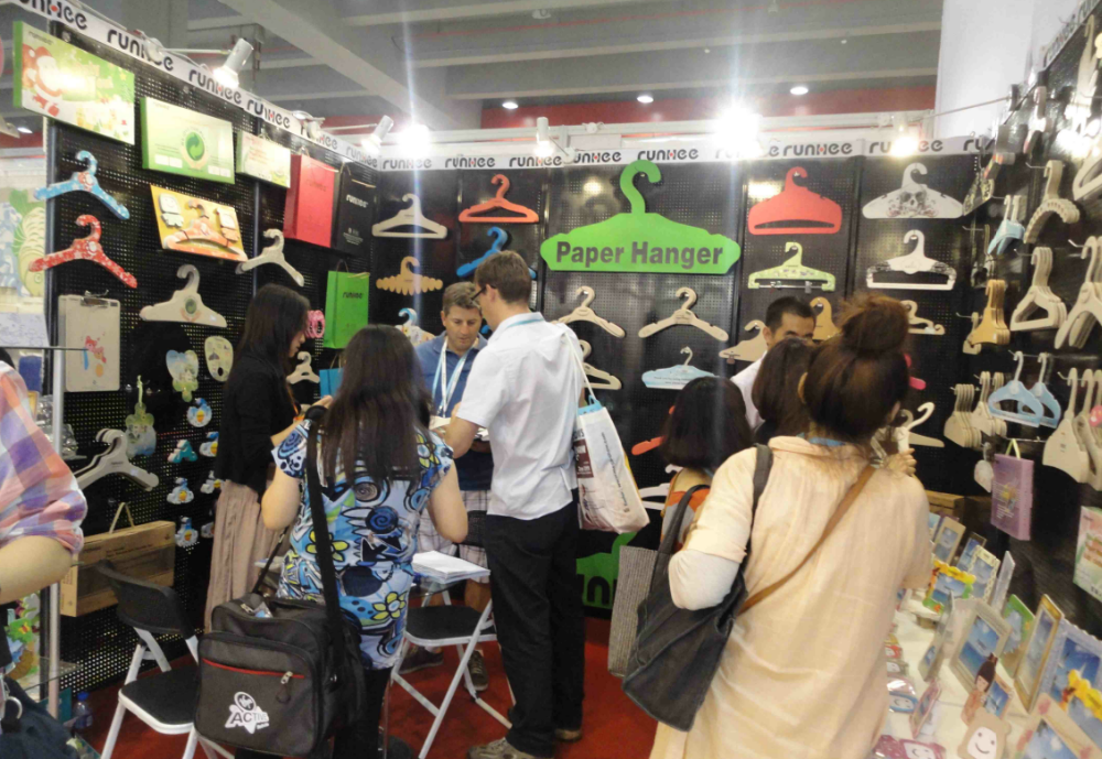 Customizable Clip Style Paper Hanger with ROSH Report for Eco-Friendly Clothes Display