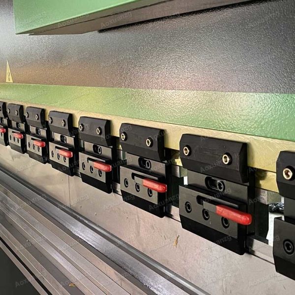 Heavy Duty 200T Hydraulic Press Brake 6000MM CNC Bending Machine With TP10S Servo Control