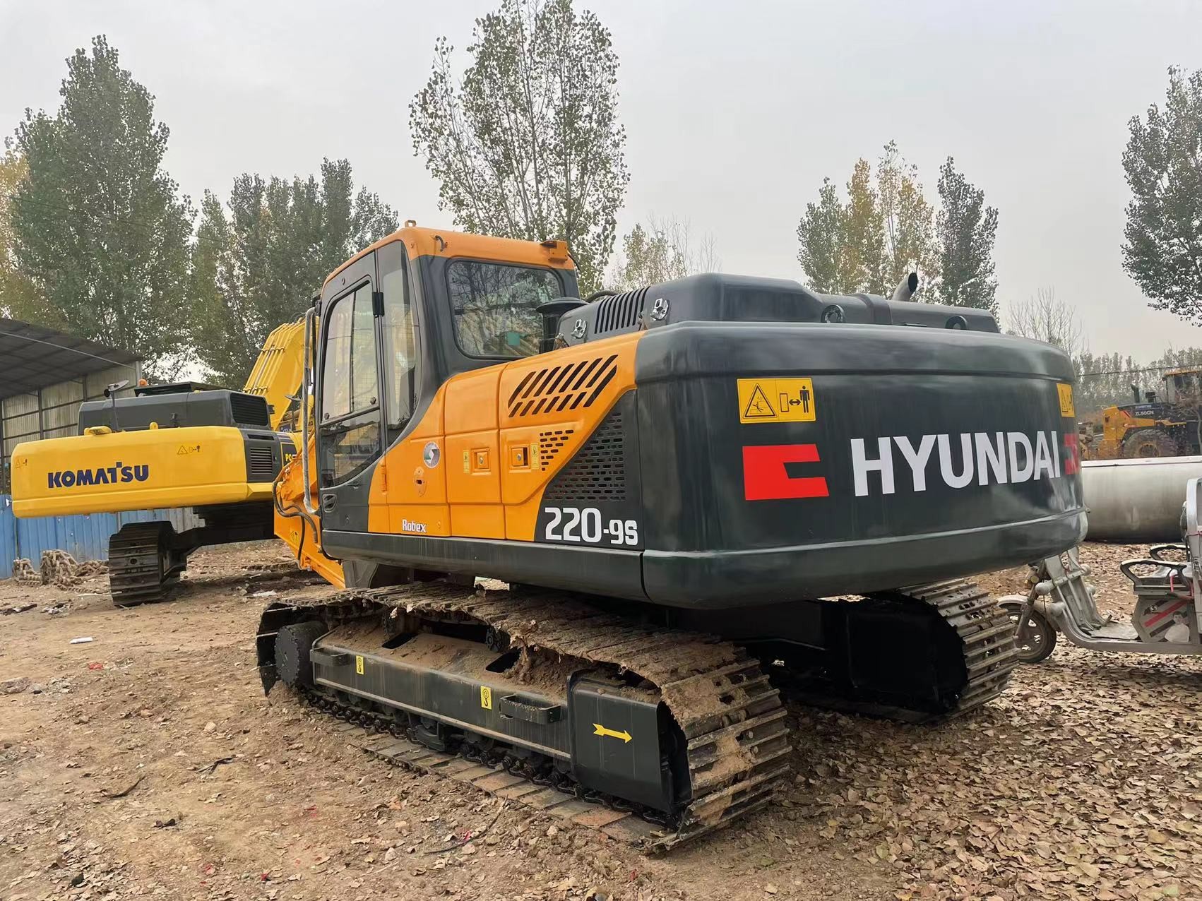 Hyundai Used 220-9s Crawler Excavator 1m3 Bucket Capacity excellent condition