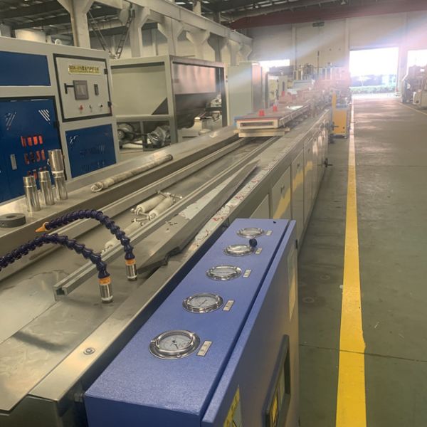 250mm 400kg/H WPC Profile Production Line Twin Screw Extruder