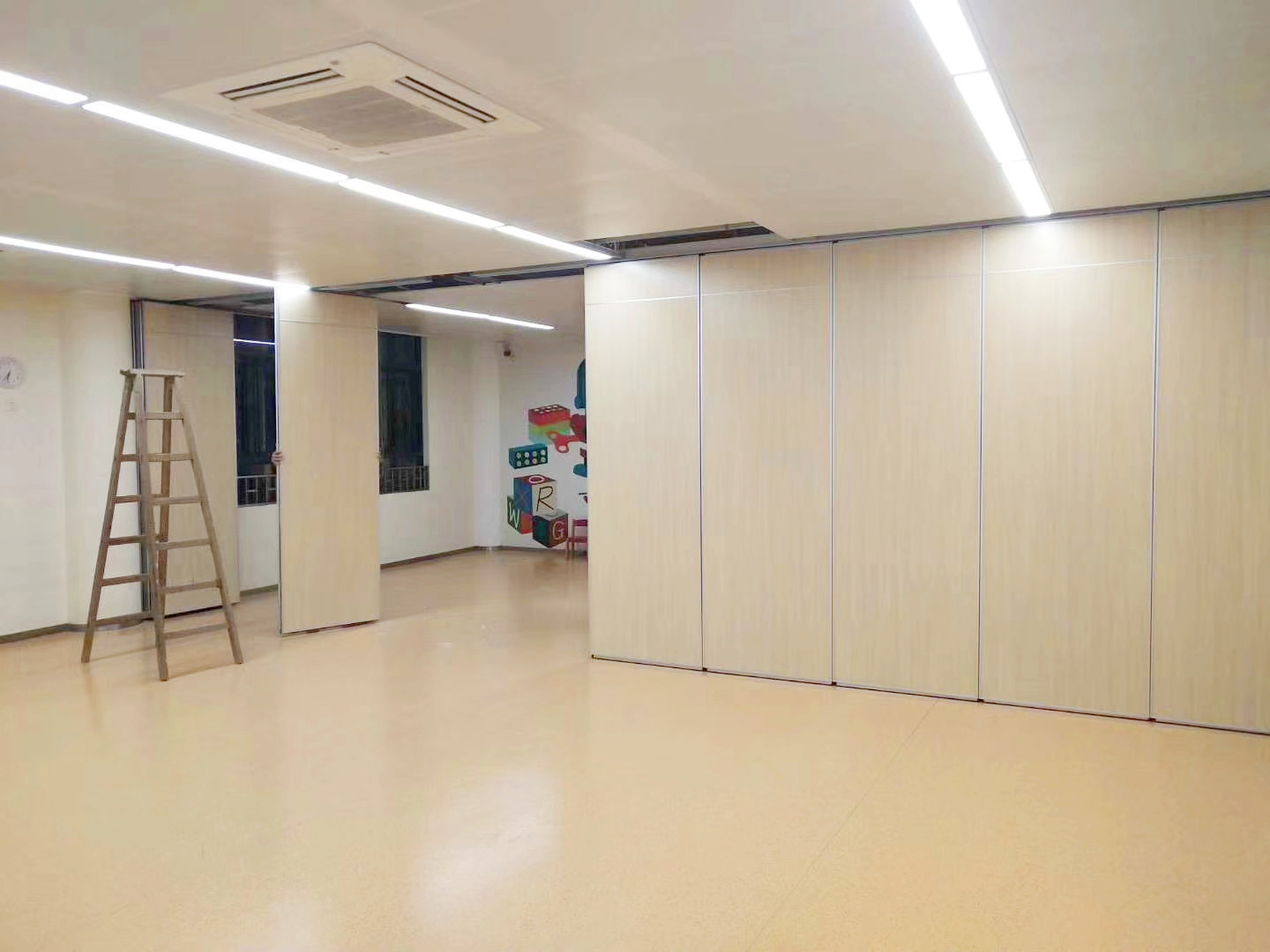 Sliding Aluminium Acoustic Partition Walls Hotel Soundproof Folding Operable Partitions