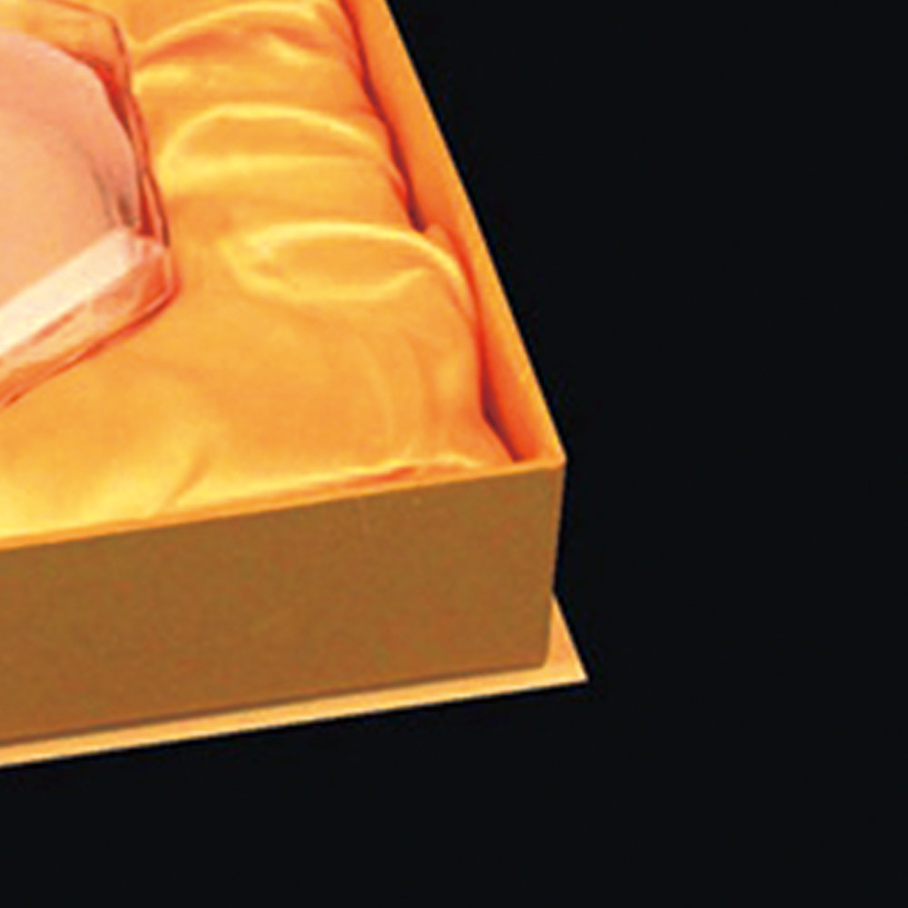 CMYK Printing 157g Coated Paper Magnetic Closure Gift Boxes