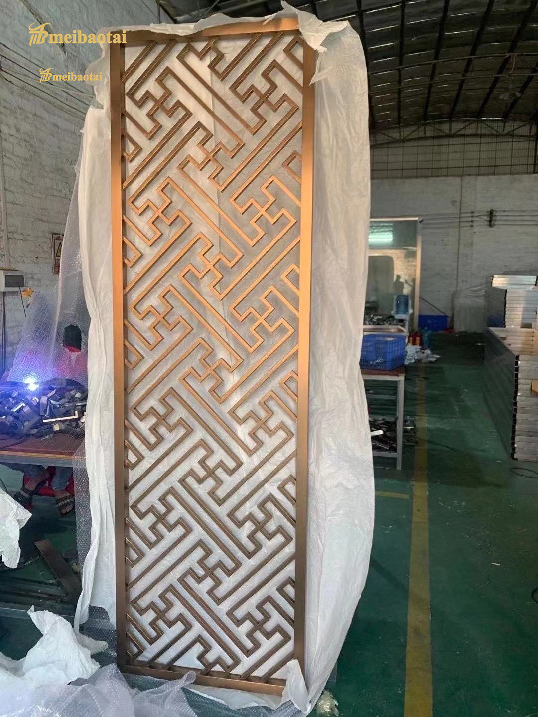 Brown Color Customized Size Popular Metal Room Divider