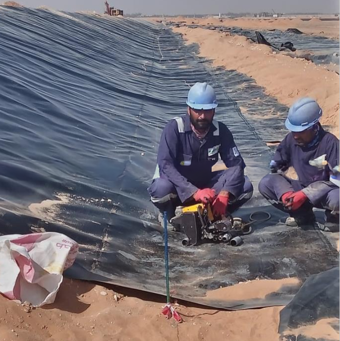 Environmental Protection Pond Lining and Dam Liner HDPE Geomembrane with Length 50m-100m