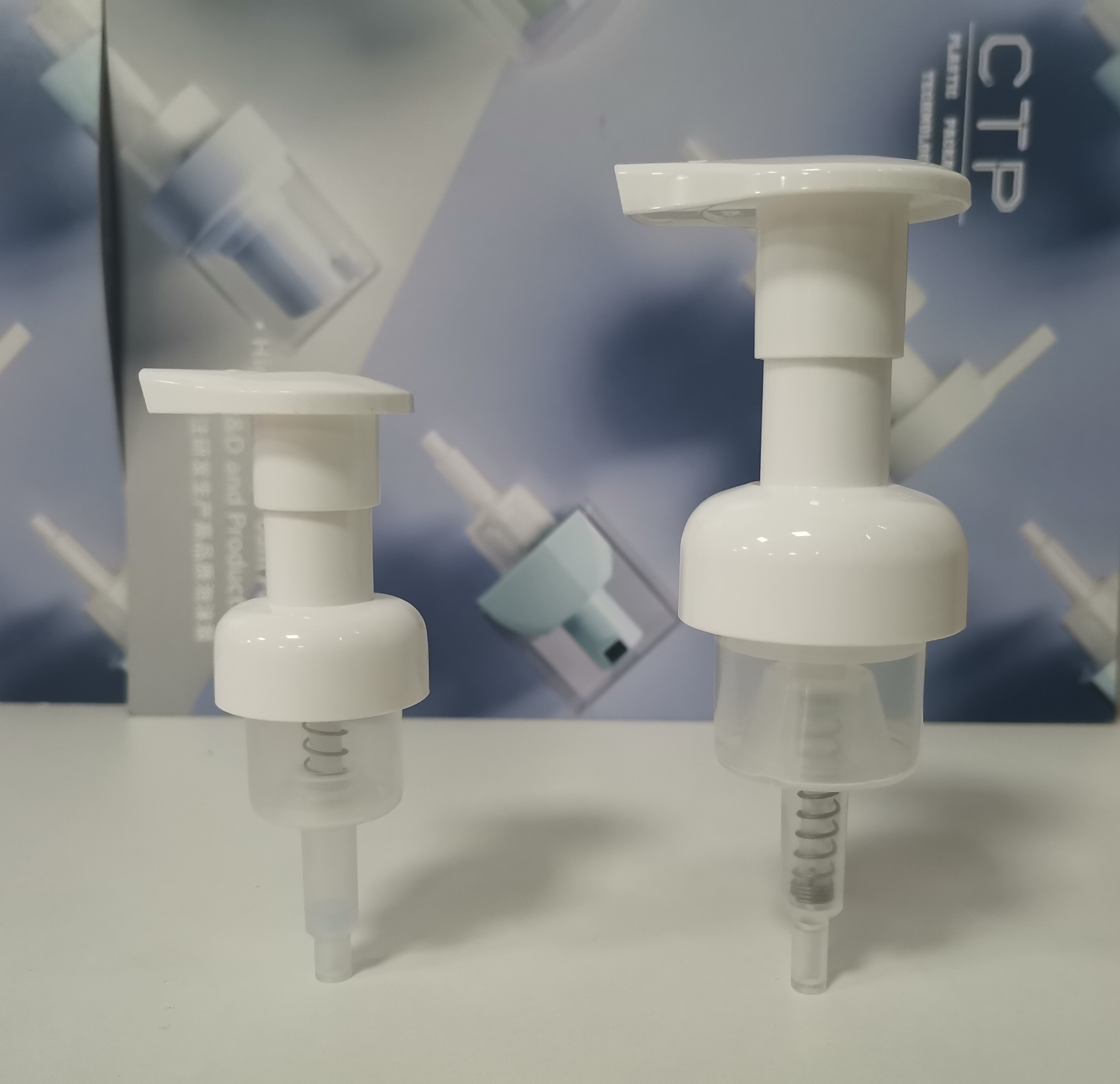 Plastic Mini Foam Pump WithOutside Core For Precise 0.4cc Dispensing Left-right/clip Lock