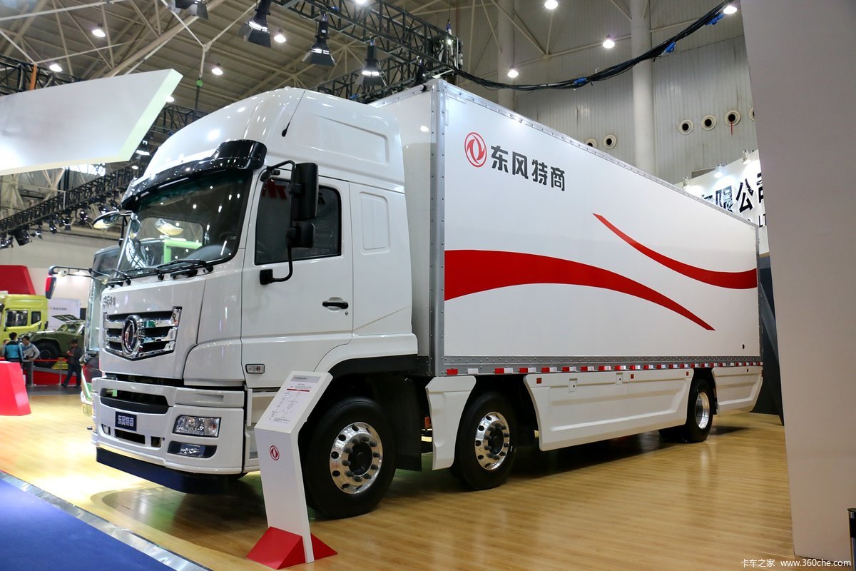 Left Steering Cummins Engine Dongfeng Van Truck CNG 4x4 Express Delivery Cargo Truck