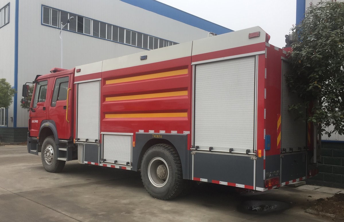 Brand New Heavy Duty 4X2 8000L Water Foam Fire Engine Powder Combined Fire Engine Rescue