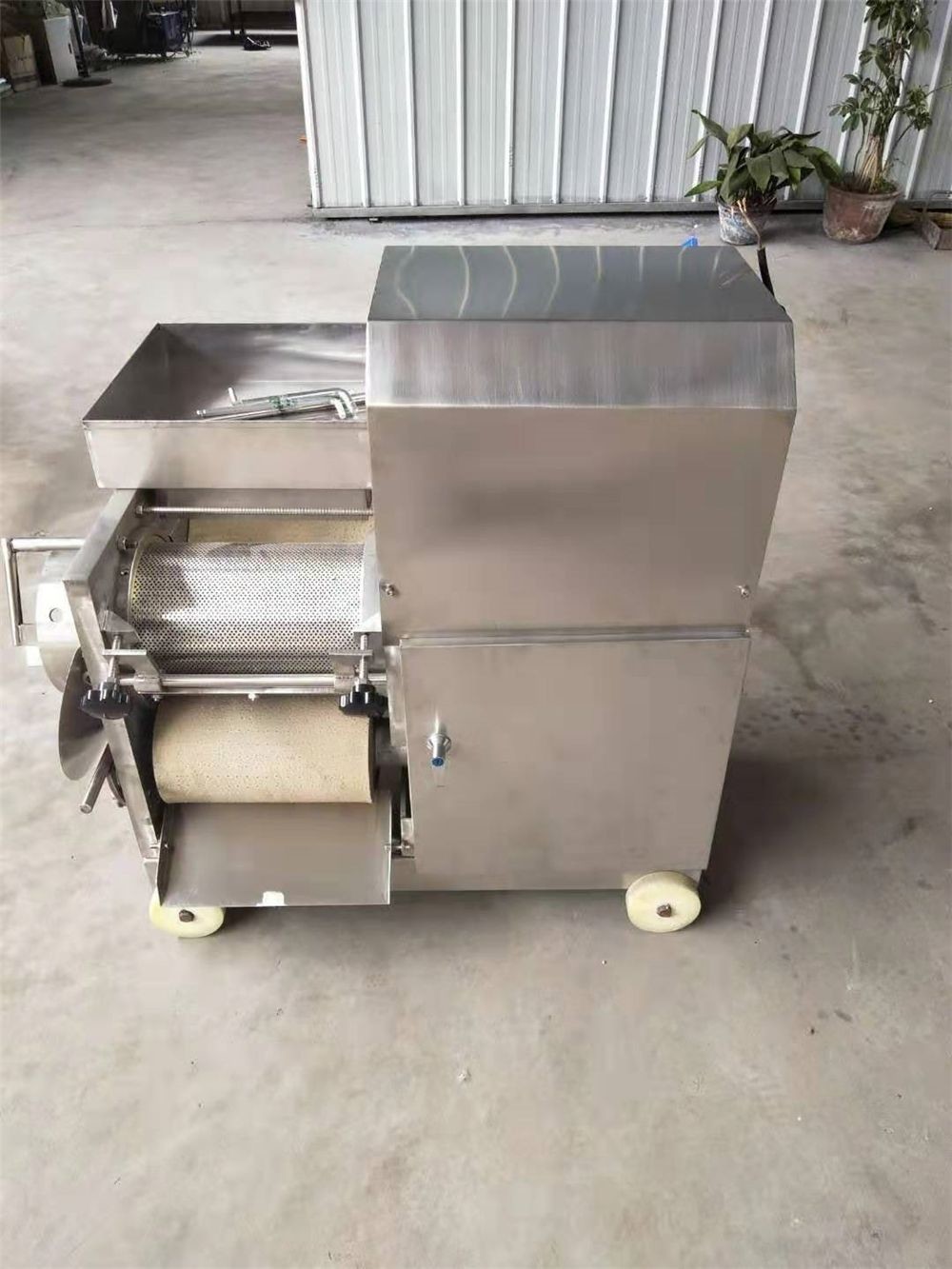 Commercial Fish Processing Machine 3.2mm Diameter Meat Peeling Machine