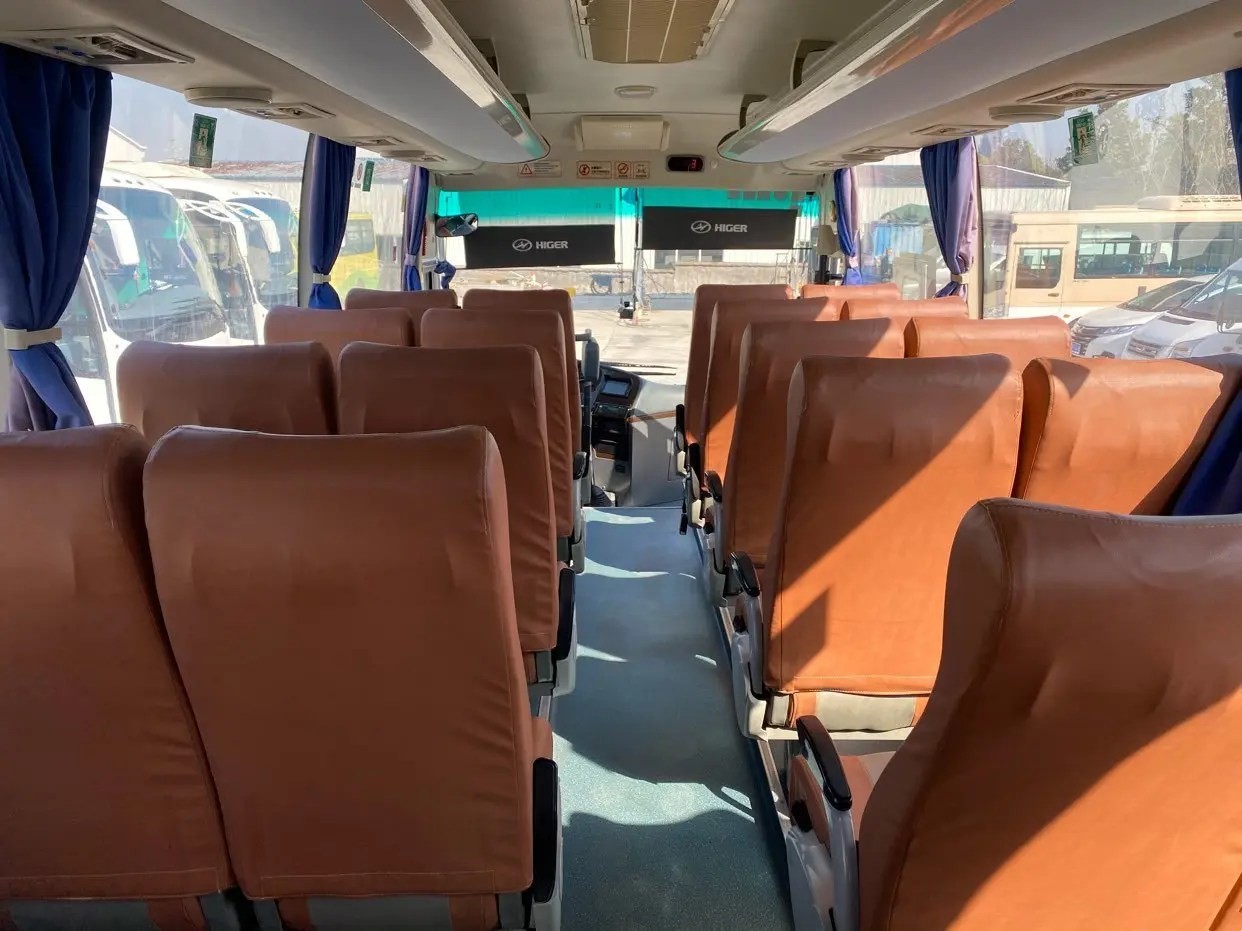 Used Luxury Buses 32 Seats Second Hand Higer Coach Bus KLQ6796 Yuchai Engine White Color
