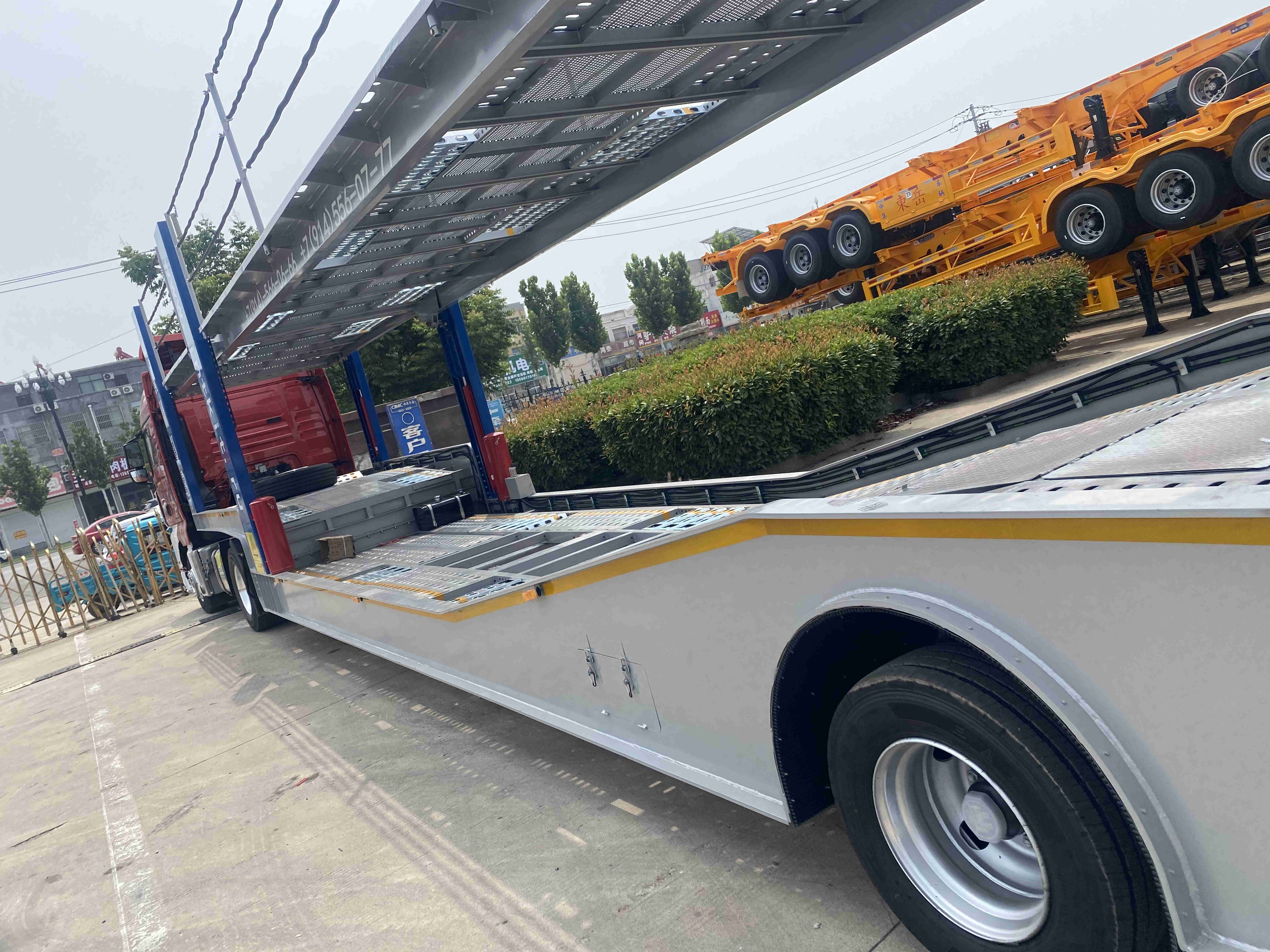 CIMC 2 or 3 Axles Car carrier Transport Semi Truck Trailer 9 Car Transport Vehicle Semi Trailer factory direct for Sale